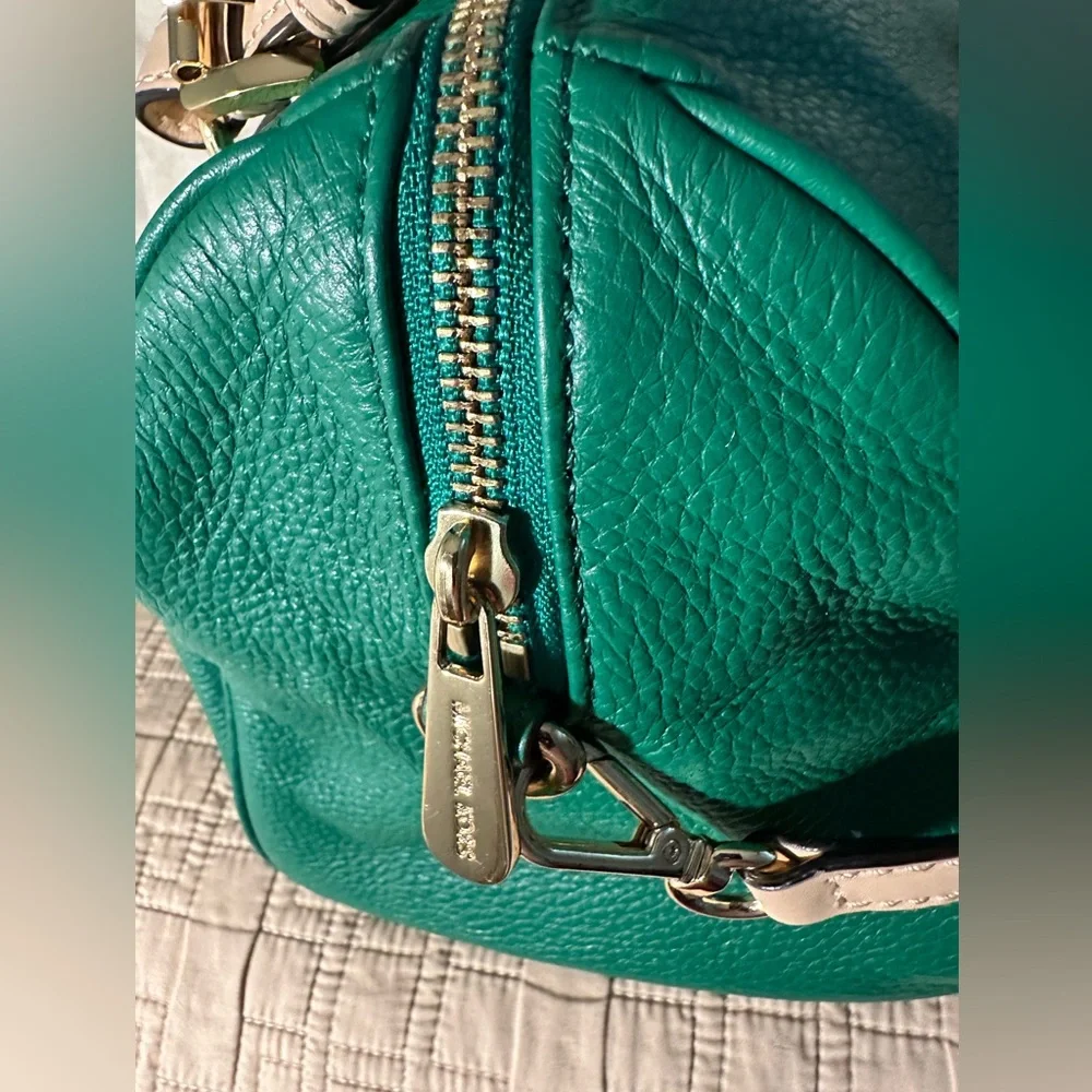 Michael Kors Grayson MD Satchel in the color Gooseberry. - Picture 9 of 14
